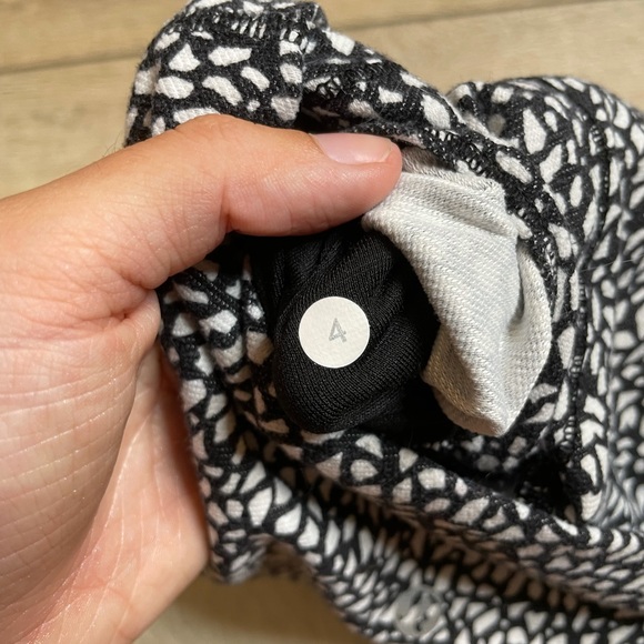 Lululemon speckled black white crop leggings - Picture 2 of 6